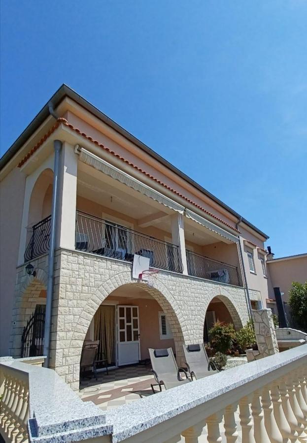 Apartmani Nizic ยาดราโนโว ภายนอก รูปภาพ