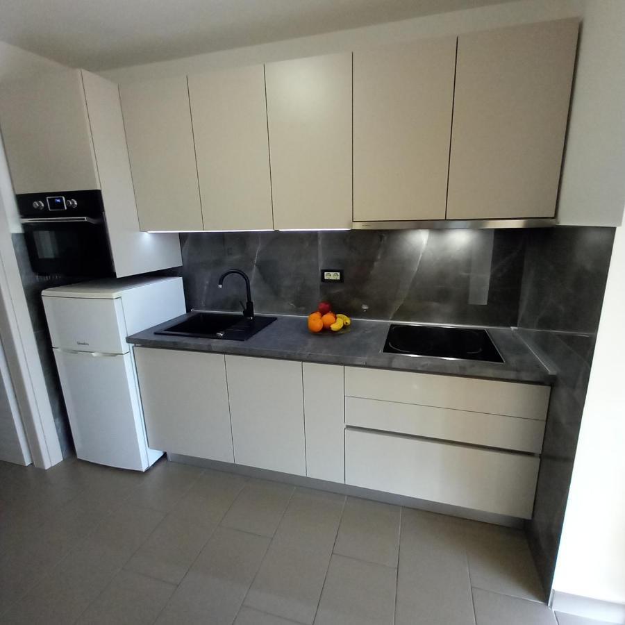 Apartmani Nizic ยาดราโนโว ภายนอก รูปภาพ