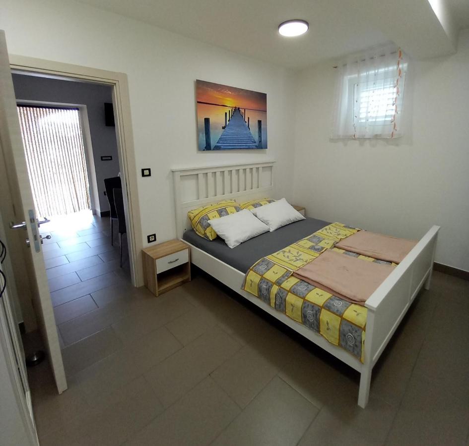 Apartmani Nizic ยาดราโนโว ภายนอก รูปภาพ